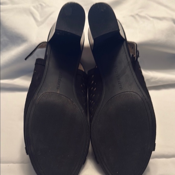 Liz Claiborne Black Mesh Heels with Open-Toe Design - Picture 4 of 4